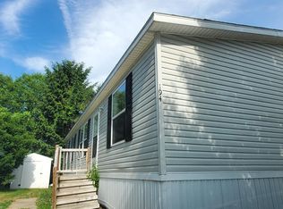 194 Lakeshore Cir, Oxford, MI 48371