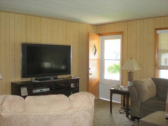 3rd image of 100 Oakleigh Ave