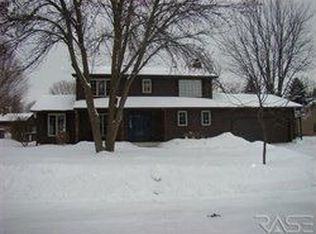 2104 E Elizabeth Dr, Sioux Falls, SD 57103