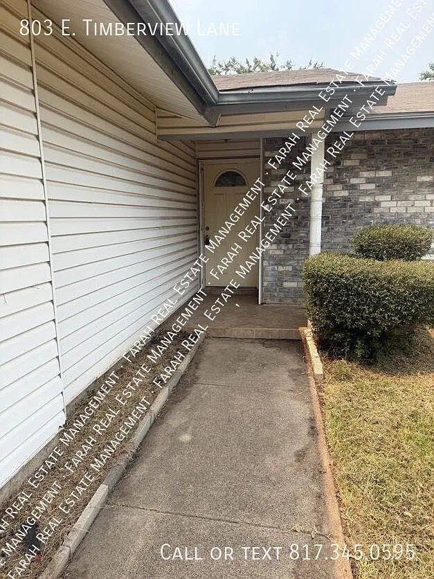 Available Now- 3 bed/2 bath House in Arlington, TX 76014 — Photo 2