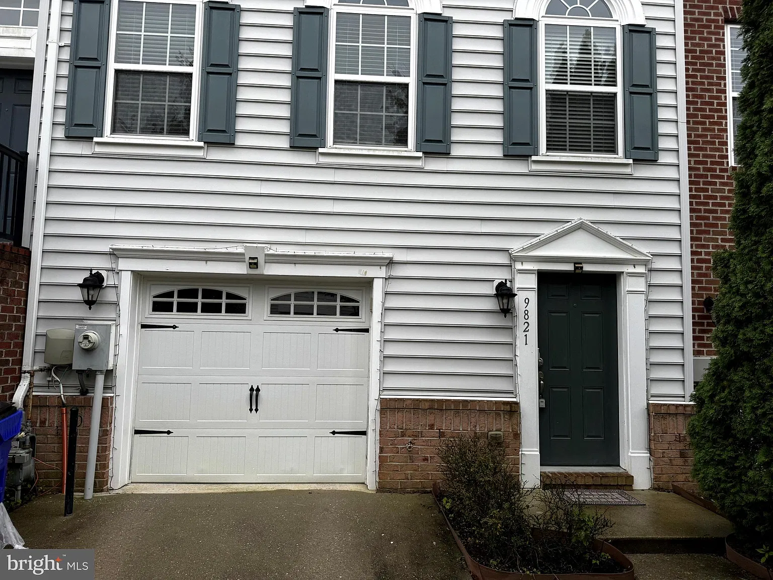 3 bed, 3.5 bath, 2198 sqft, $3,500 — Photo 3