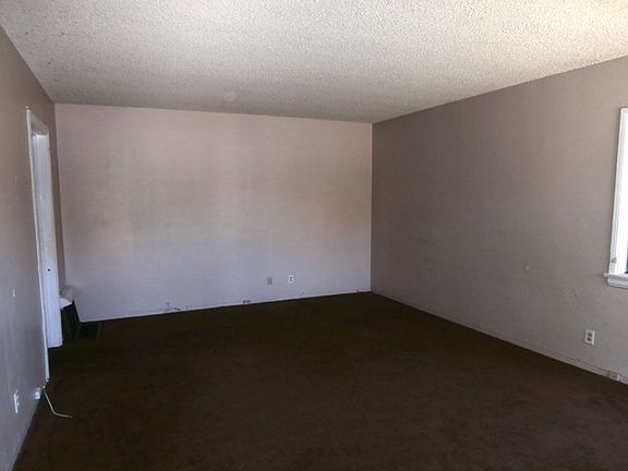 4th image of 12656 Oxnard St