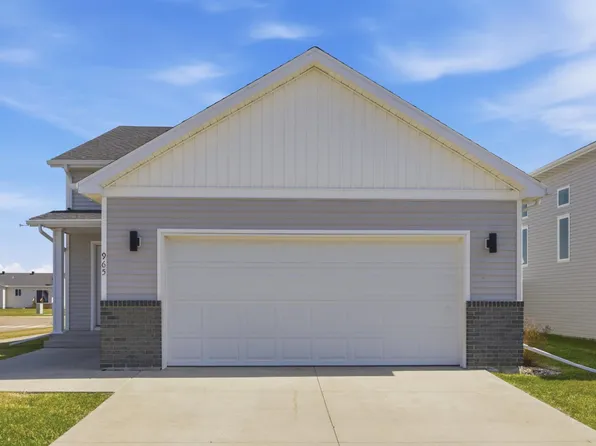 965 Ashley Dr W, West Fargo, ND 58078