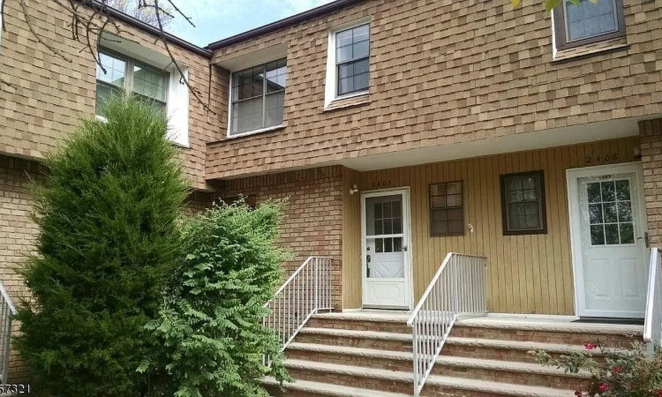 2405 Trafalgar Sq