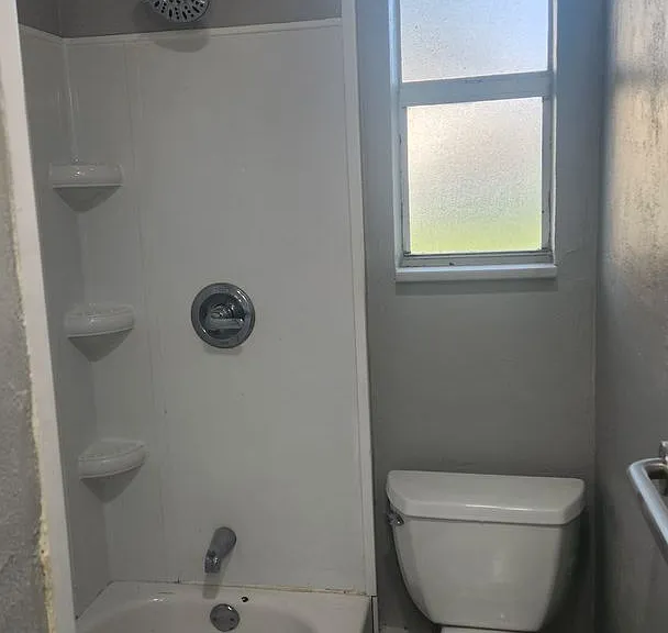 126 W Gardiner Ct — Photo 7