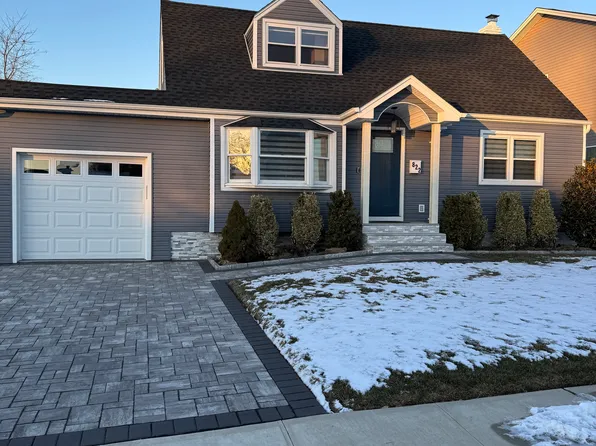 822 Marion St, Franklin Square, NY 11010