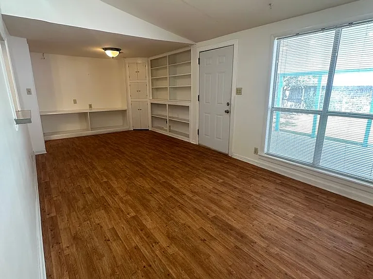 2709 S. Van Buren — Photo 10