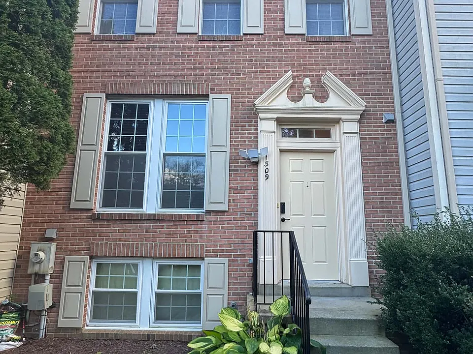 1309 Travis View Ct