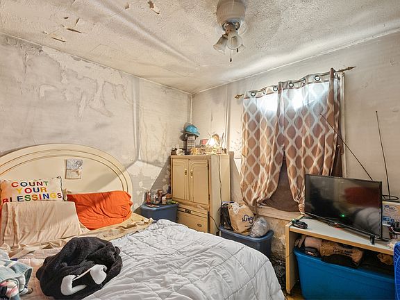 5th image of 2730 N Dearborn St