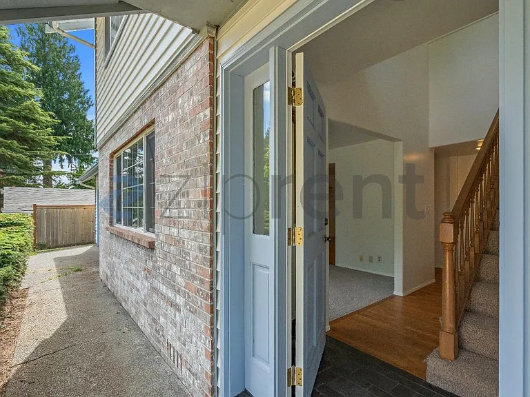 13005 NE 109th Pl — Photo 2
