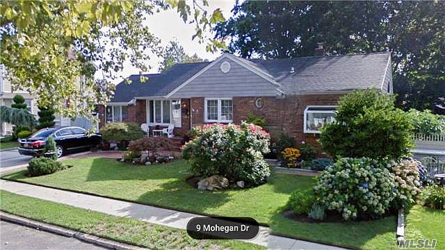 1st image of 9 Mohegan Dr