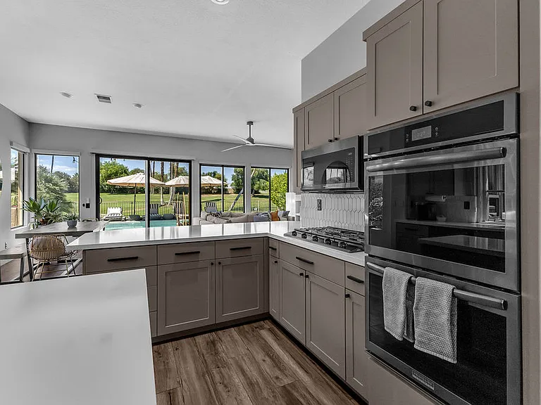 93 Kavenish Dr — Photo 7