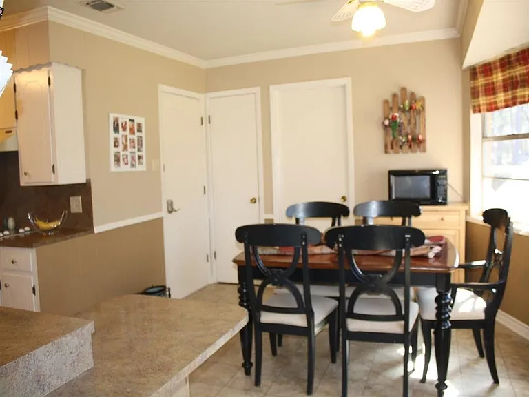 2403 Balsam St — Photo 5