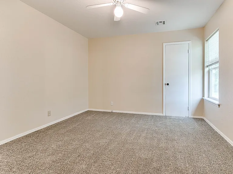 504 N Davis Ave — Photo 6
