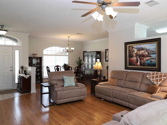 5th image of 3315 Holt Cir