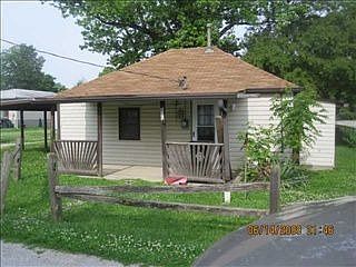 2nd image of 801 S Lyons Ave