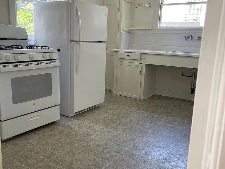 2411 Durant Ave — Photo 10