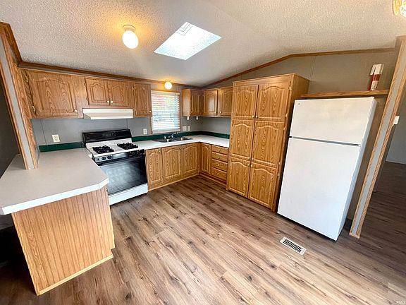 5th image of 84 S 1225 E