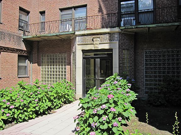 3rd image of 101 Ellwood Ave APT 5A
