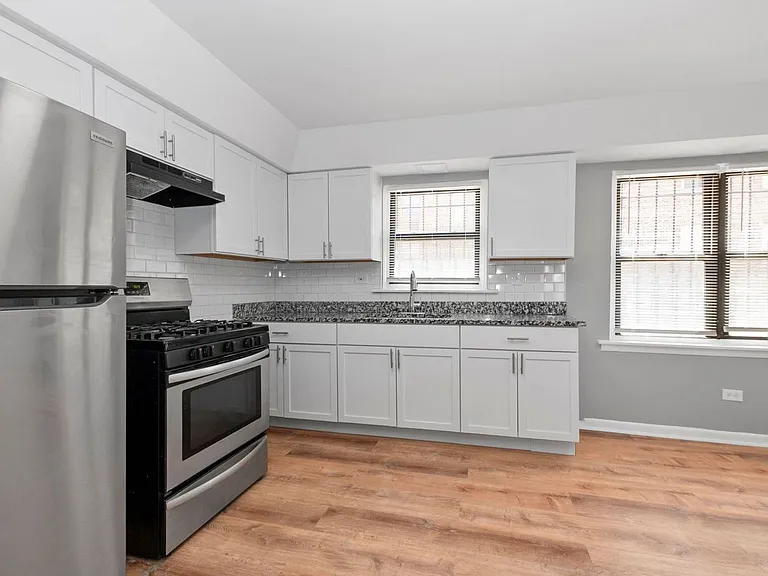 7900 S. Paxton Ave. — Photo 23