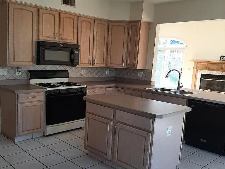52 Westminster Dr — Photo 13