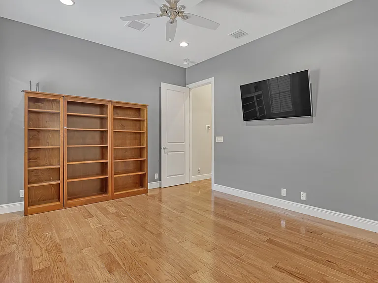 6464 Bellamalfi St — Photo 44