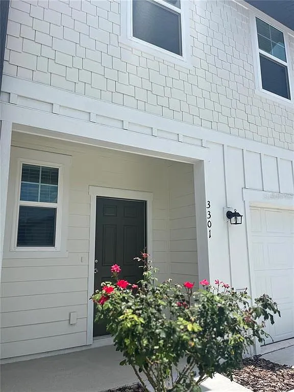 3 bed, 2.5 bath, 1766 sqft, $1,825 — Photo 2