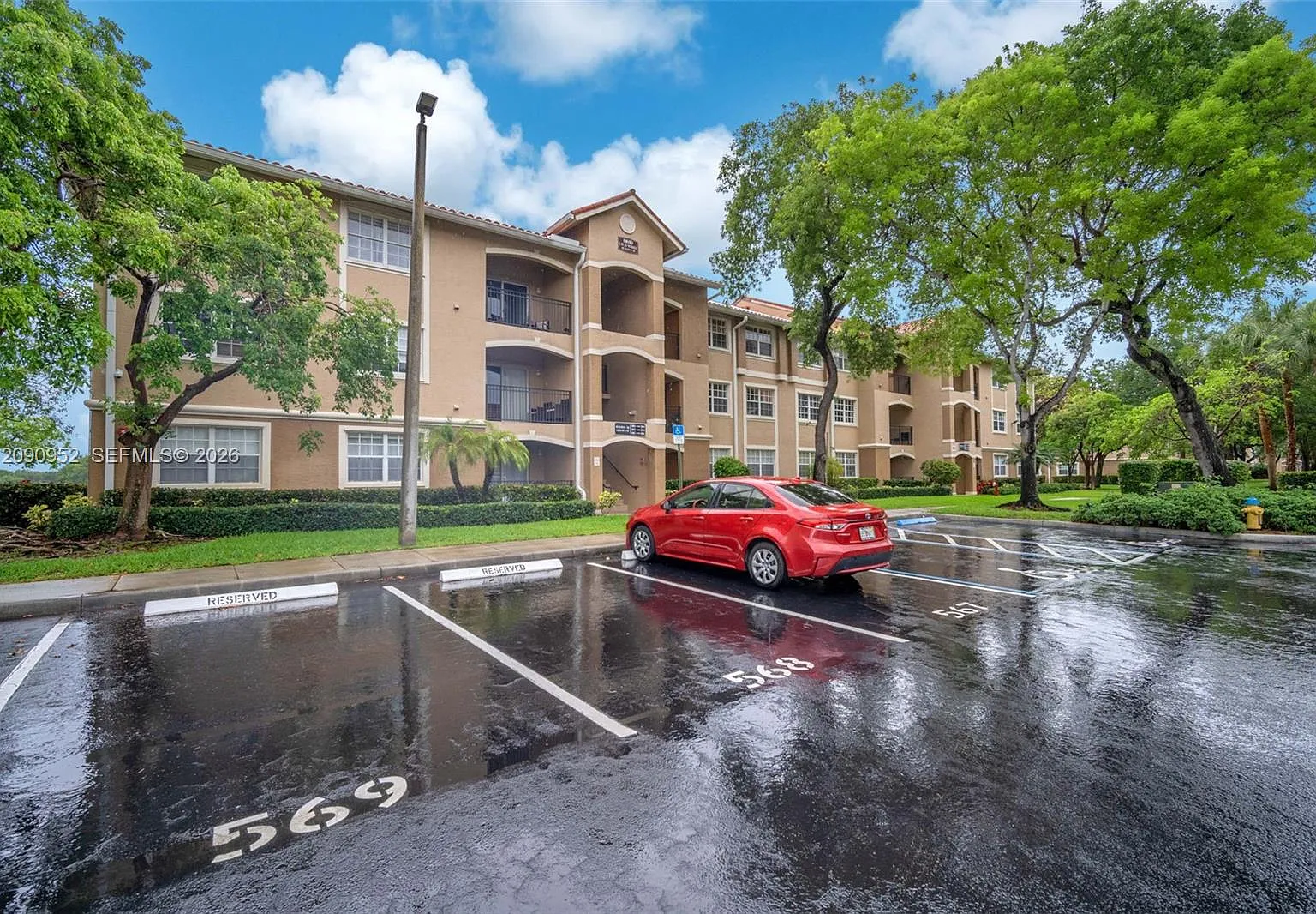 Marquesa Condo — Photo 2