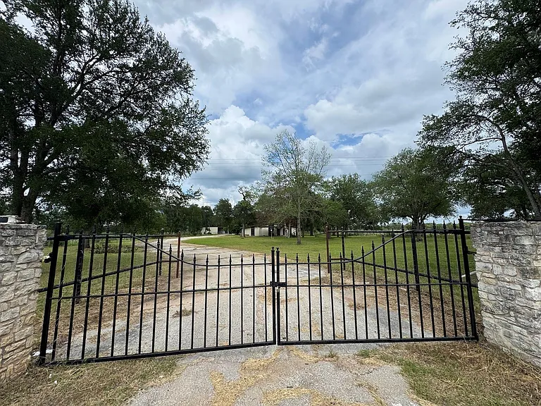 1417 FM 969 — Photo 13