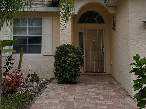 3rd image of 38 Woodbury Dr