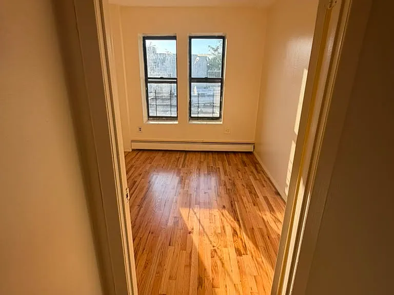 1974 51st St #3B — Photo 4