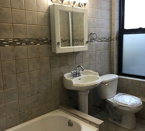 4th image of 883 Franklin Ave #33