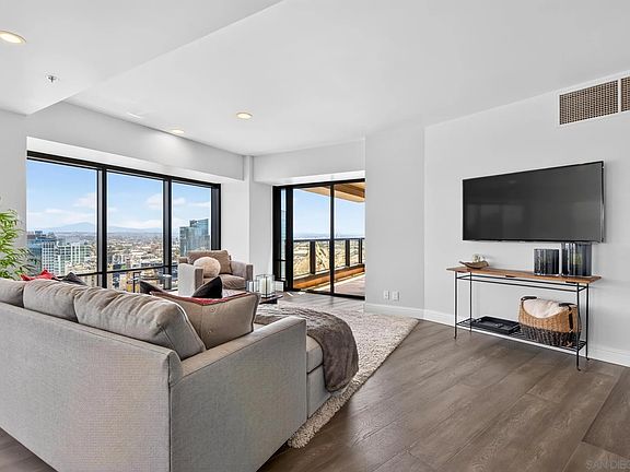 2nd image of 200 Harbor Dr Unit 3001
