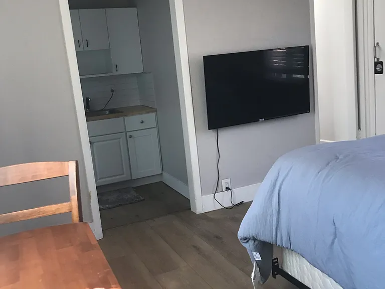200 W White St — Photo 6