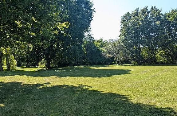 3rd image of 745 Sunnyside Dr