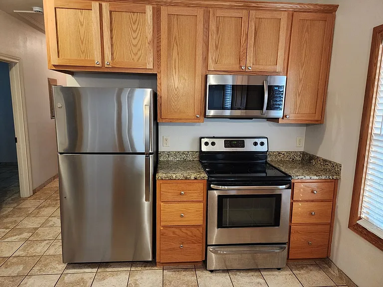 257 E Garza St — Photo 6