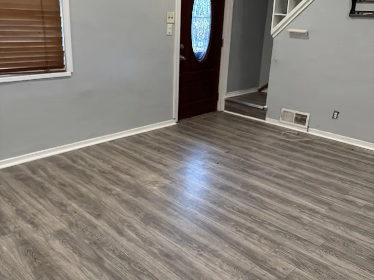 112 Burton Ln E — Photo 3