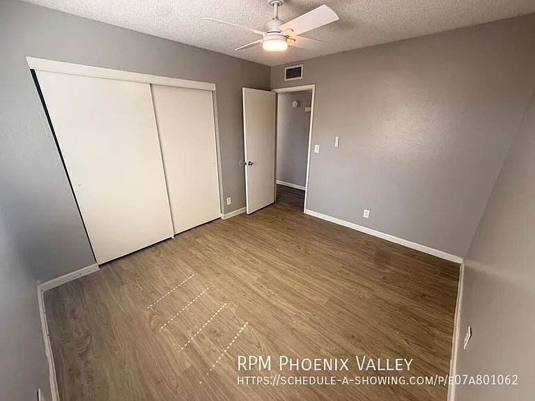 Glendale Groves — Photo 15