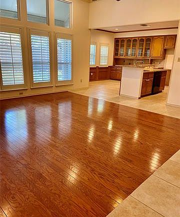 2nd image of 312 Meadowood Ln