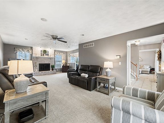 5th image of 1111 Redoak Dr