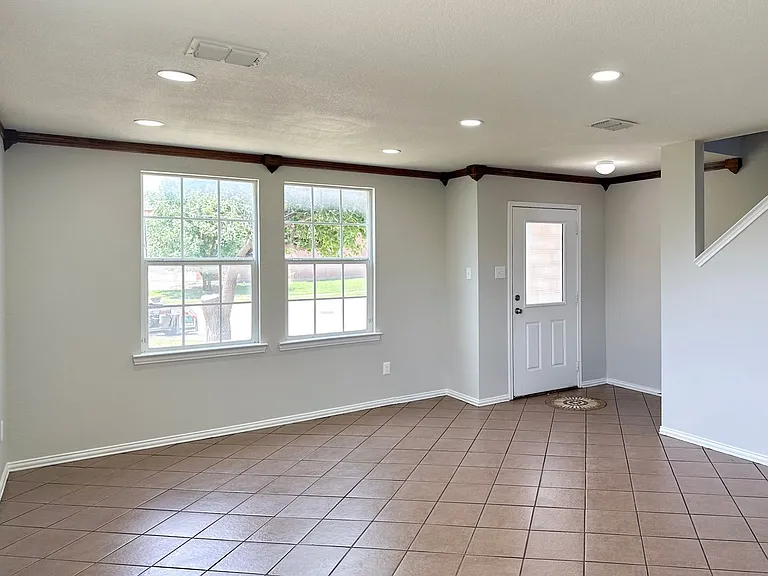 5049 Mosaic Dr — Photo 3