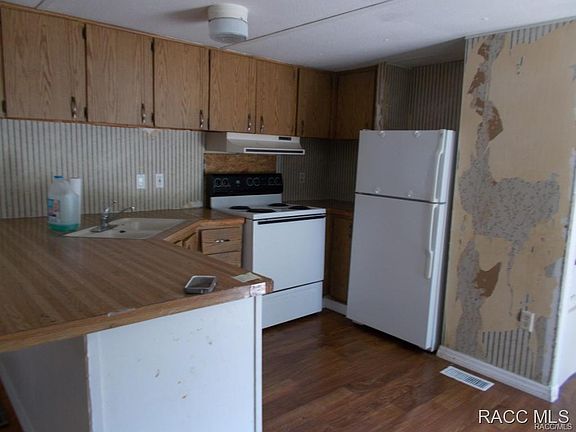 3rd image of 8700 N Meyer Sq