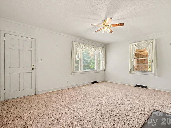 4th image of 968 Hampton Grace Ave