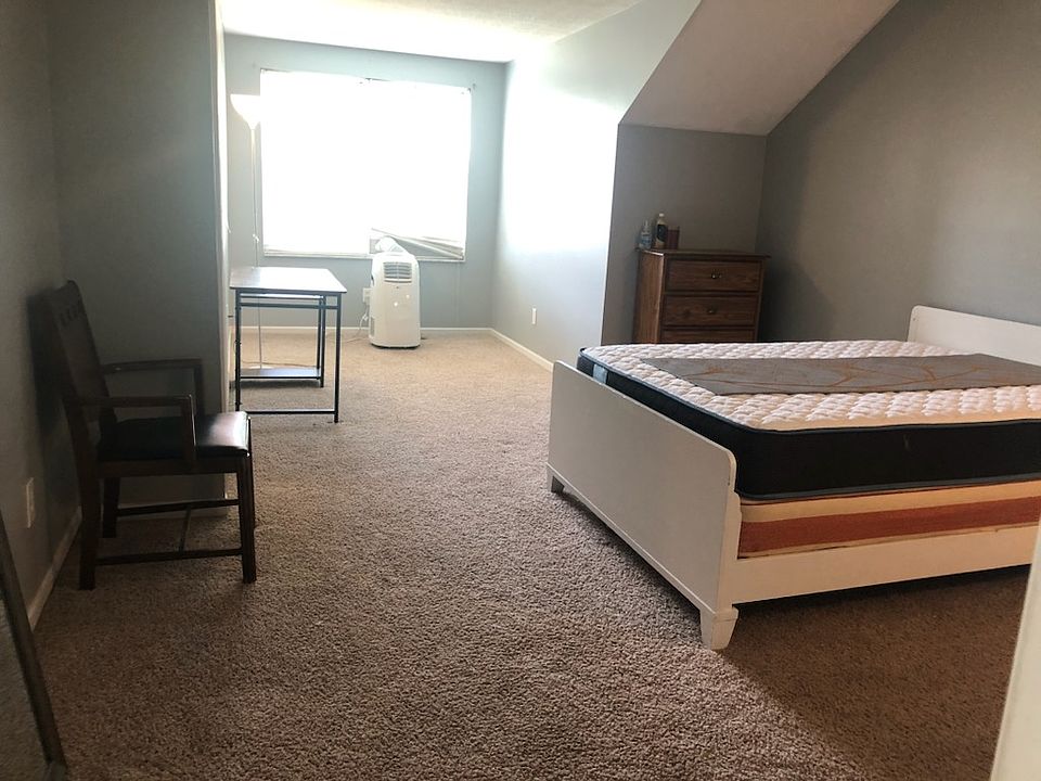 1st image of 3979 Park Cir S #1