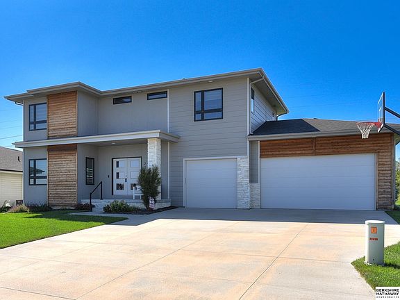 3rd image of 2714 N 186th St