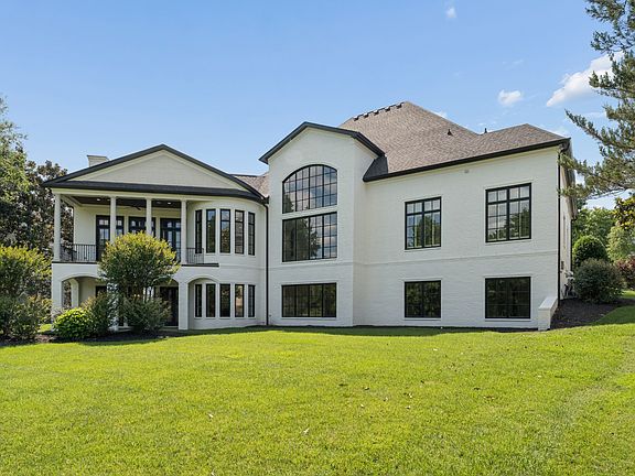 3rd image of 9 Oxmoor Ct
