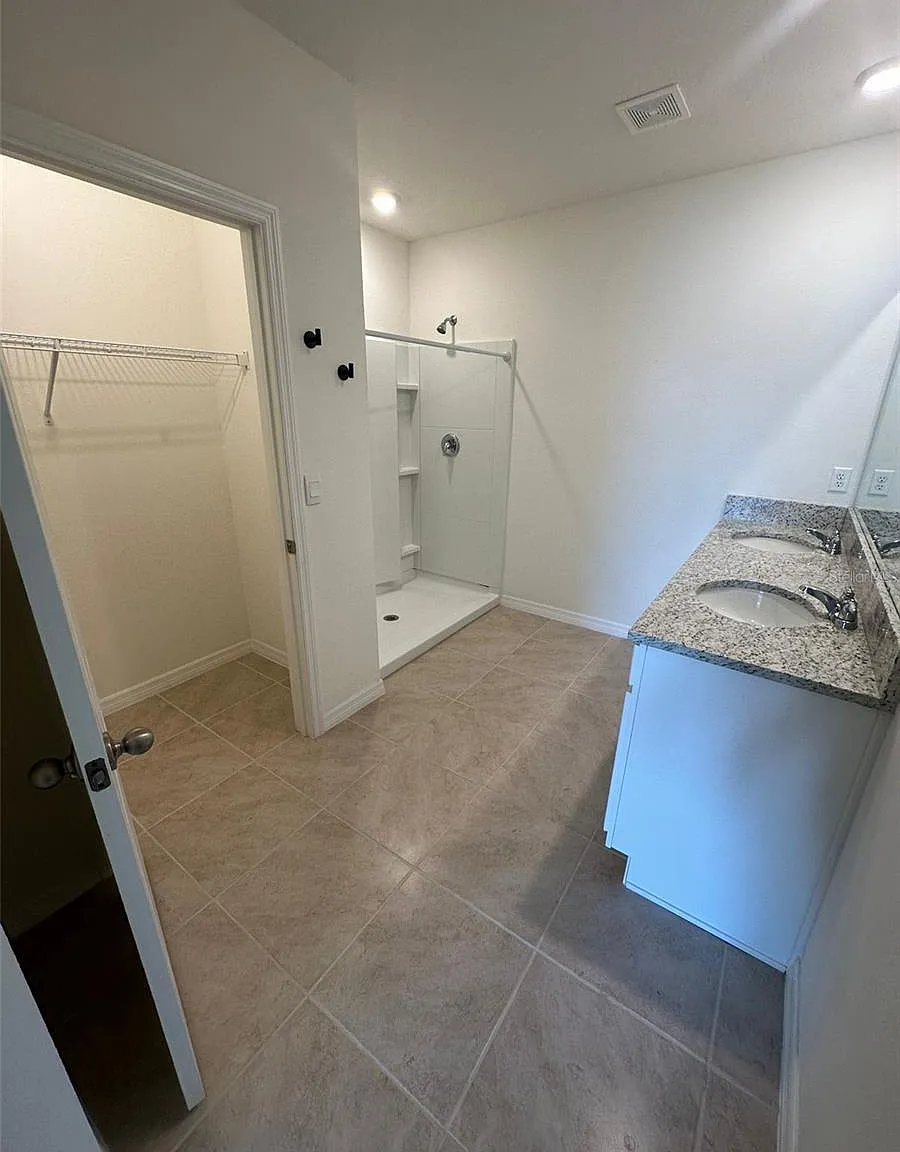 3 bed, 1725 sqft, $2,300 — Photo 2