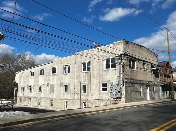 212 E Main St #1, Glen Lyon, PA 18617