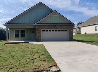 31 6th St, Rossville, GA 30741
