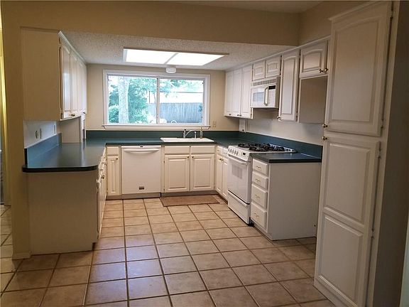 4th image of 1326 Cromwell Dr